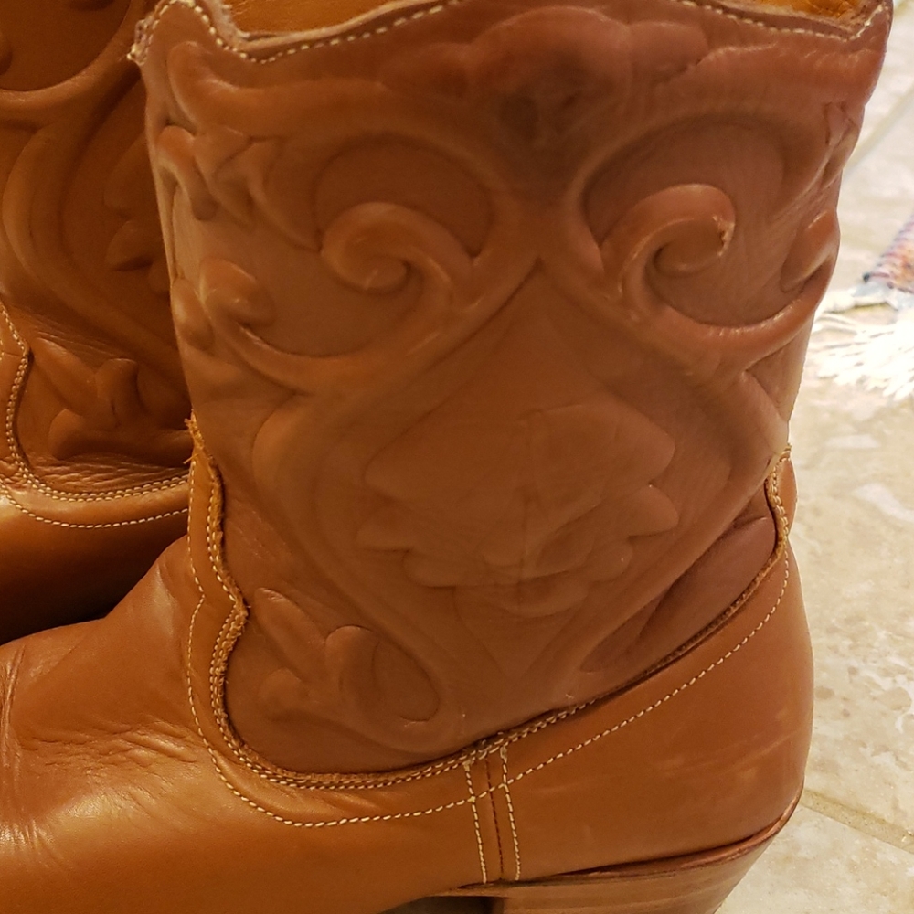 Boots - Picture 2 of 4